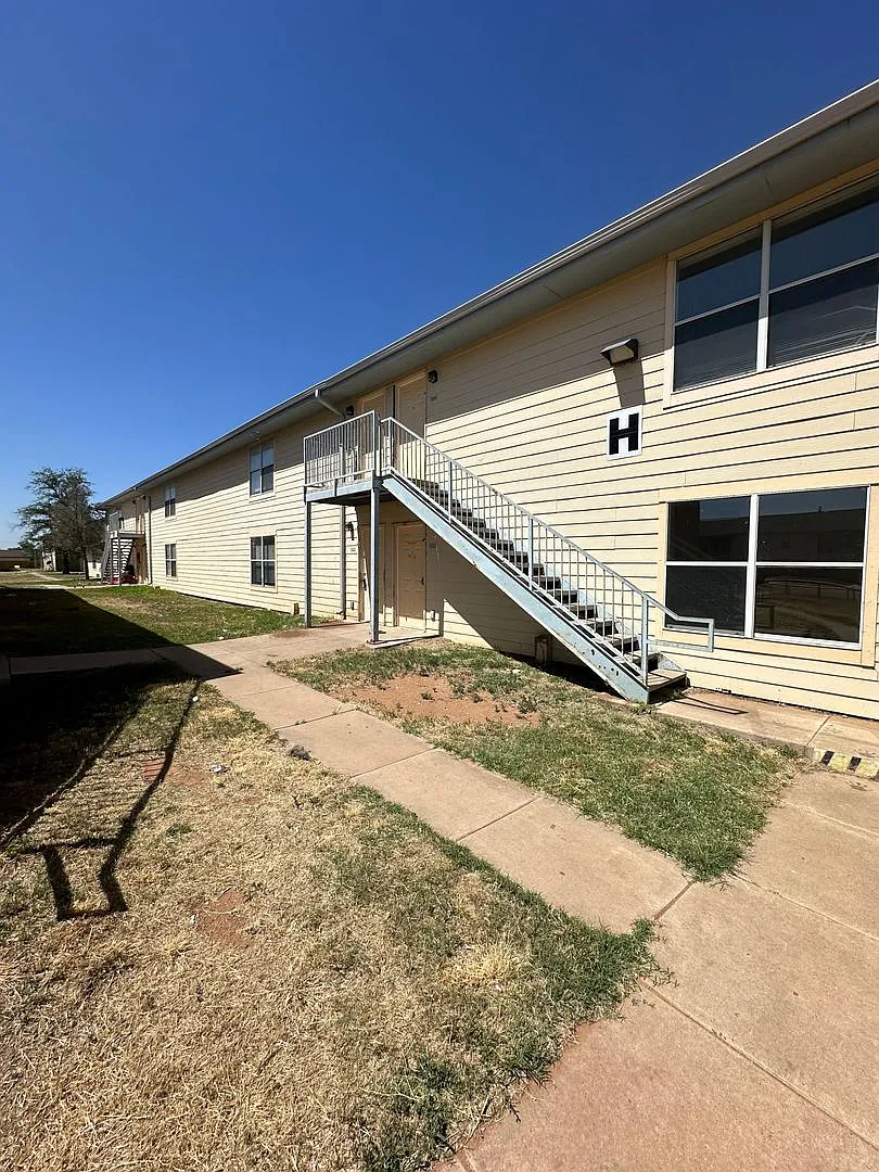 Echols 1500 - Sedona Apartments — Photo 2