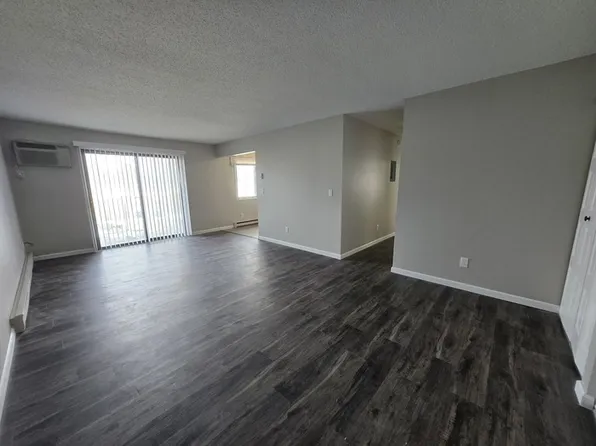 510 Lewis Ave E #206, Larimore, ND 58251