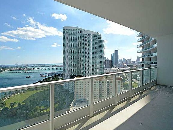 3rd image of 2020 N Bayshore Dr APT 2403
