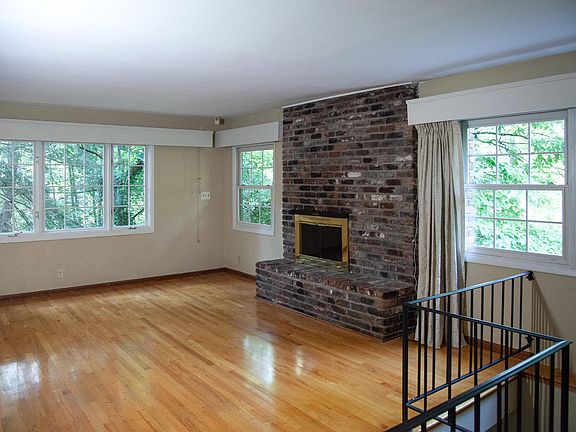 3rd image of 512 Chippewa Cir