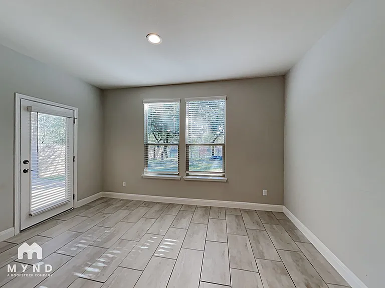 1051 Kenney Fort Xing #49 — Photo 6