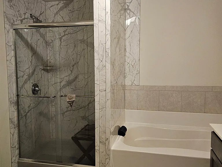 7823 Canterbury Ct — Photo 16