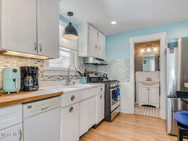 127 Lawrence Ave — Photo 9