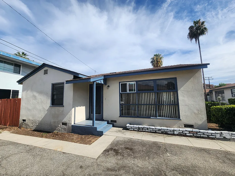 836 W Huntington Dr #1