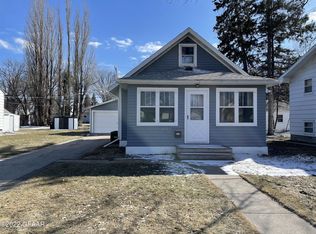 2115 2nd Ave N, Grand Forks, ND 58203