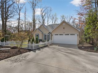 390 Lake Place Dr, Lavonia, GA 30553