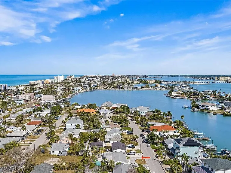 14024 N Bayshore Dr — Photo 48