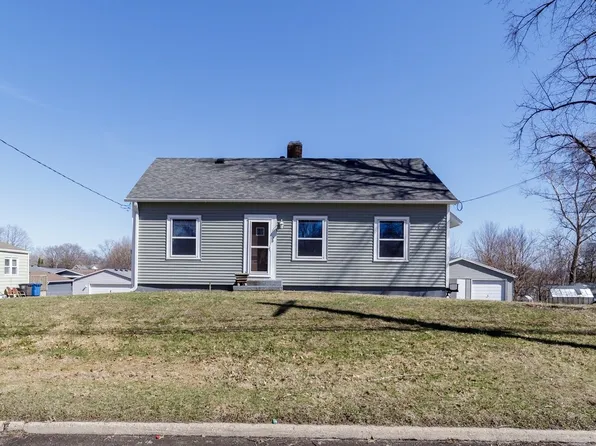 3851 E 25th St, Des Moines, IA 50317