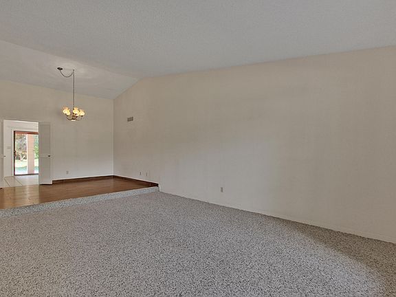 5th image of 4043 E Flower Ave