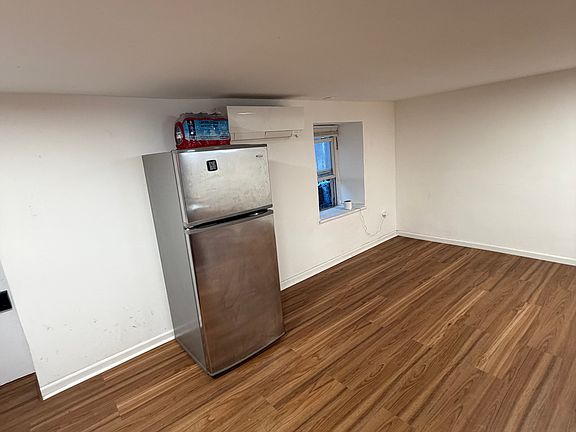 5th image of 682 Parker St #2