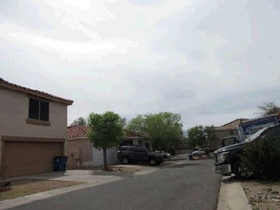 Exterior Neighborhood (street photo)