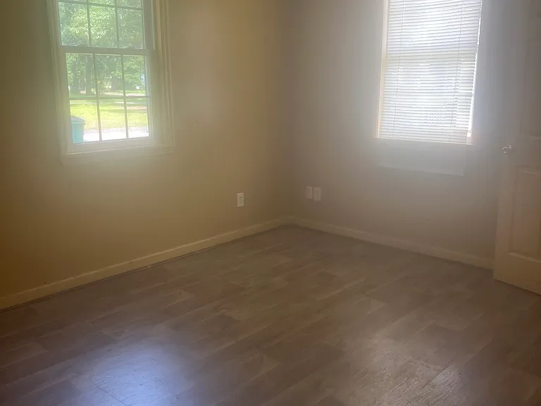 323 Edgefield Ave — Photo 8