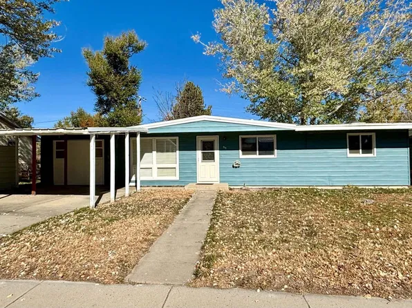 90 Mesa Verde Dr, Glenrock, WY 82637
