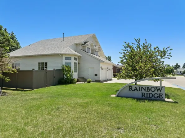 308 28th St NW, Minot, ND 58703