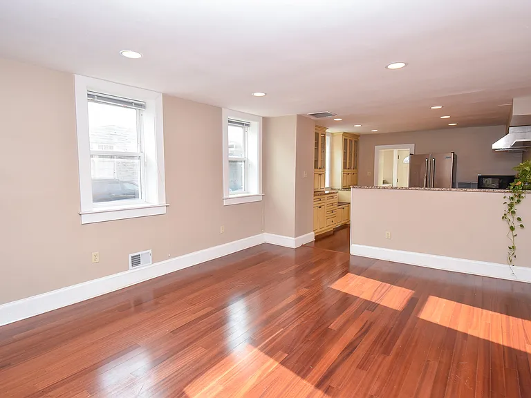 1734 Bank St — Photo 19