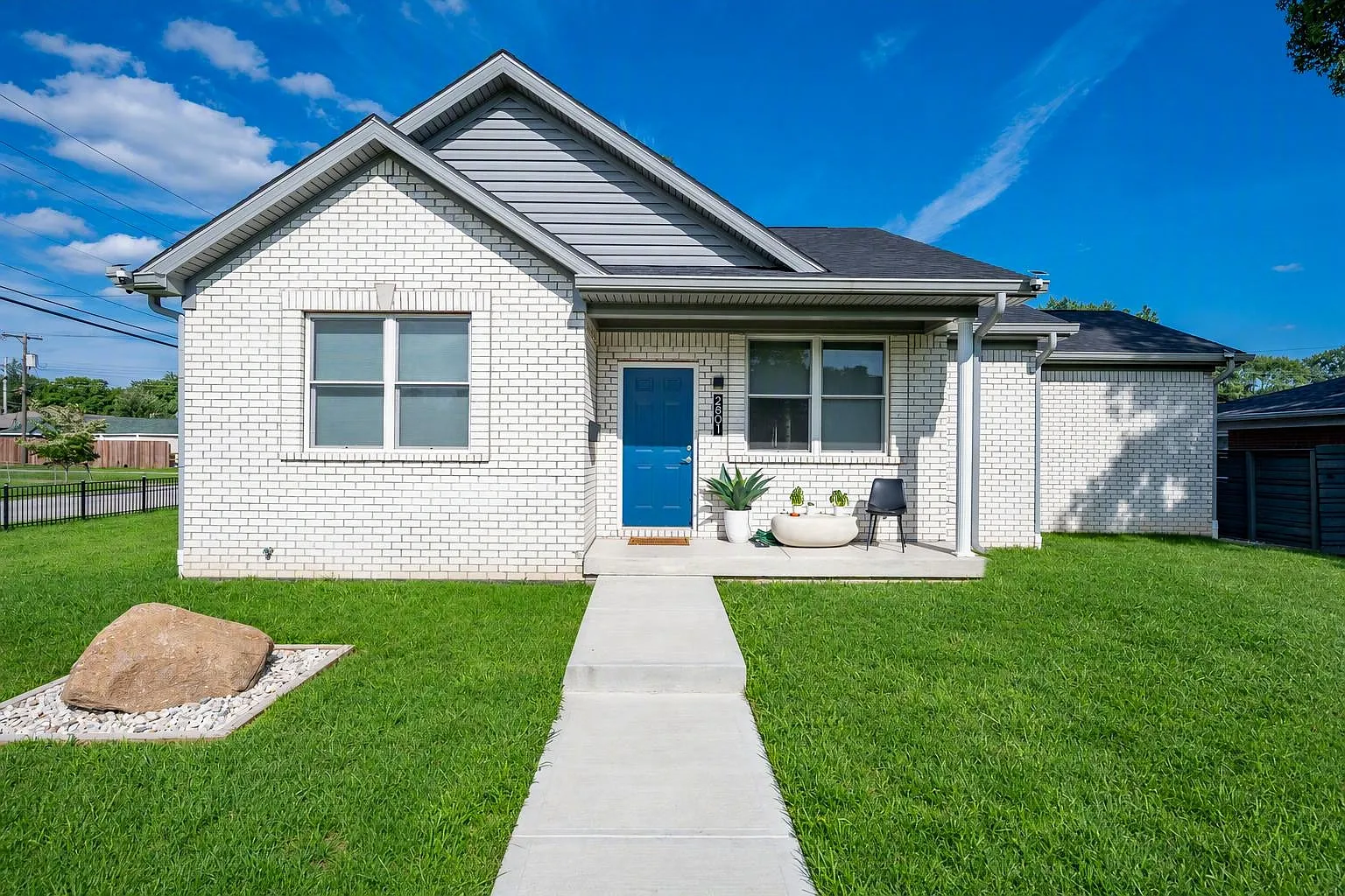 3 bed, 1400 sqft, $1,900 — Photo 2