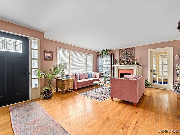 4th image of 107 Forrest St