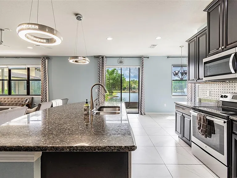 11027 Tahiti Isle Ln — Photo 43
