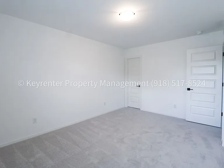 2908 S Redwood Ave — Photo 21
