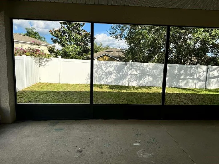 221 Towerview Dr E — Photo 14