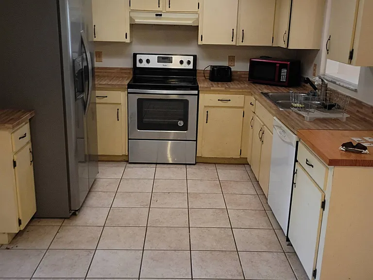 1711 N Croft Ave — Photo 1