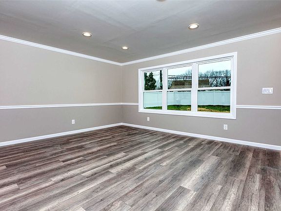 5th image of 52 Greenvale Ln