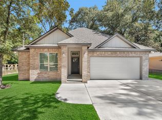 11101 Park Dr, Willis, TX 77378