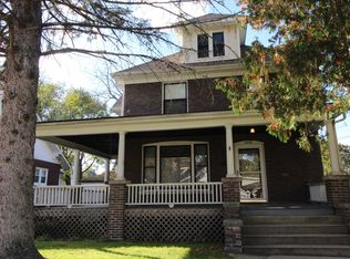 1018 S Maple Ave, Freeport, IL 61032