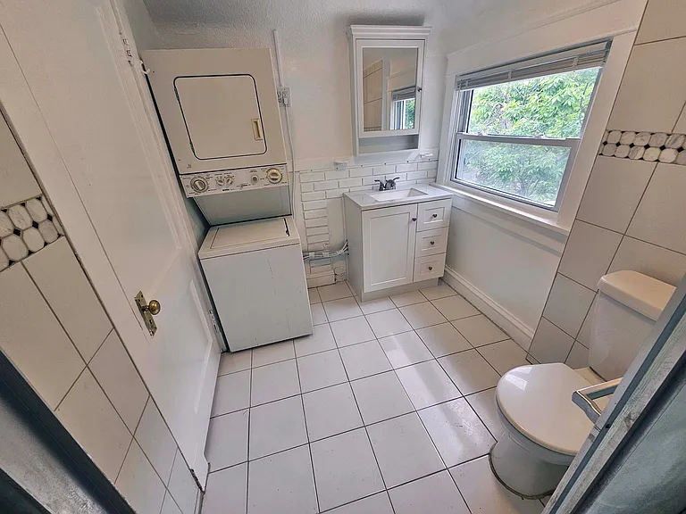 1304 W 50th St #2 — Photo 13