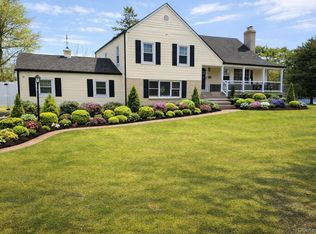 39 West Lane, Bay Shore, NY 11706