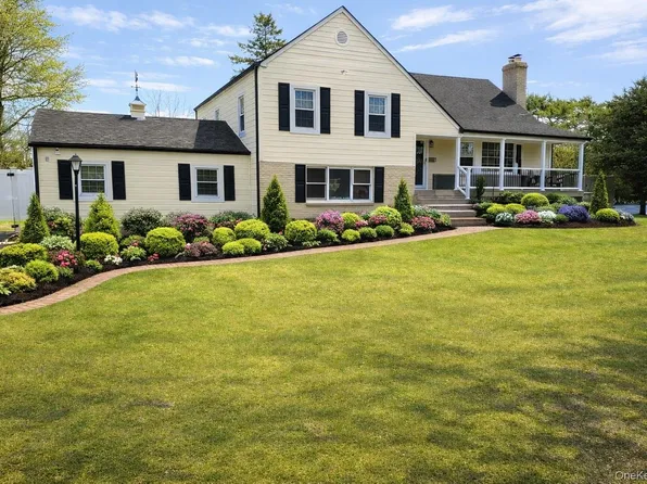39 West Lane, Bay Shore, NY 11706
