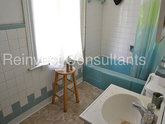 4th image of 217 Central Ave