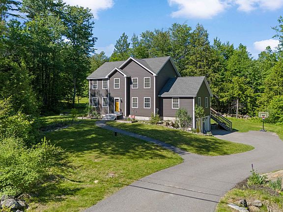 2nd image of 594 Kearsarge Avenue