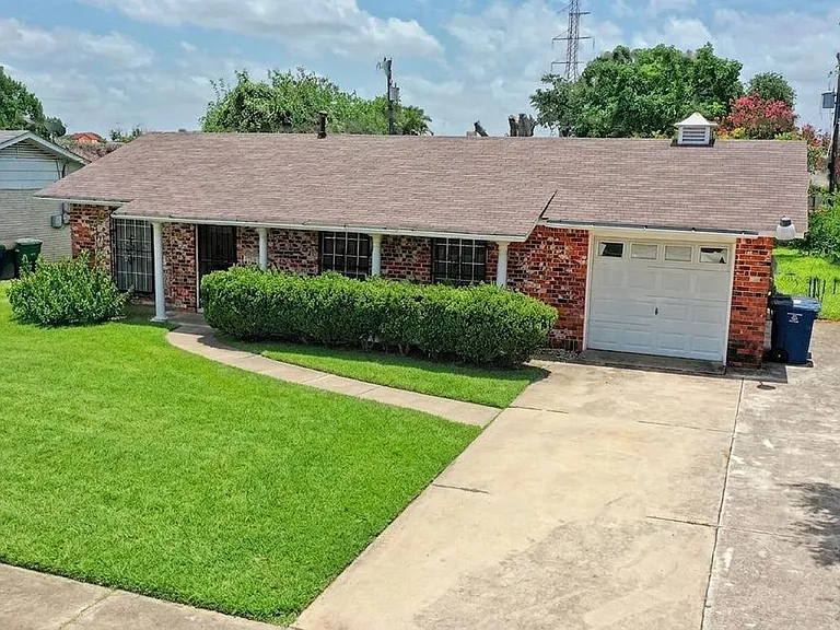 4810 Wycliff Dr — Photo 3