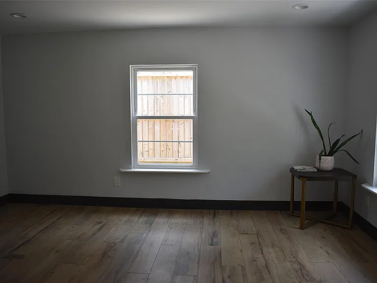 4521 Maple St — Photo 15