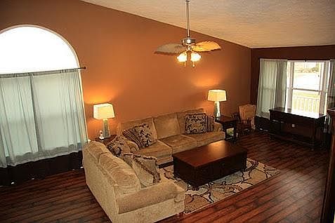 3rd image of 2949 Creekside Dr