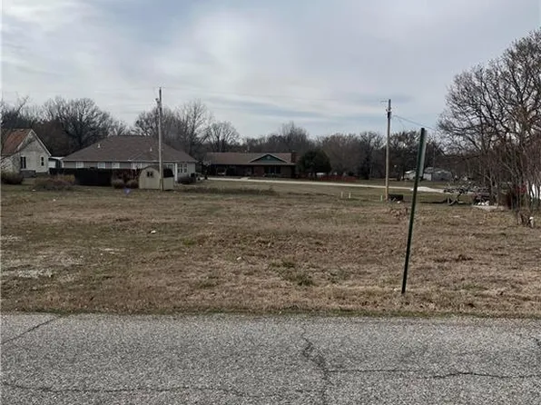 1704 S Wood St, Galena, KS 66739