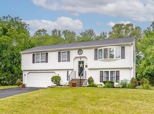 74 Meadowview Rd, Holyoke, MA 01040