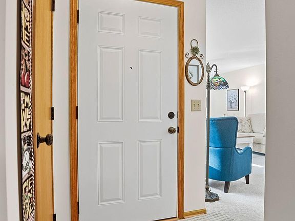 4th image of 114 Carmel Ave W #15