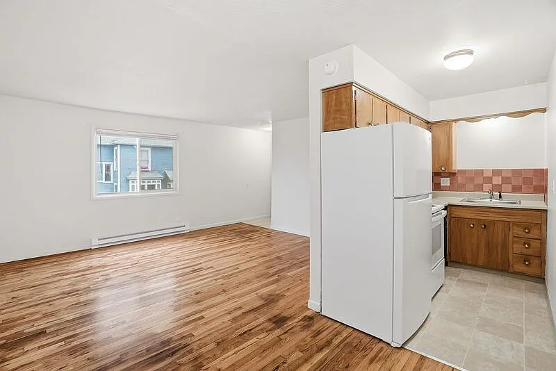 2 bed, 1.0 bath, 850 sqft, $1,050 — Photo 4