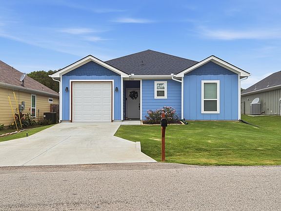 3rd image of 2316 Creekview Dr