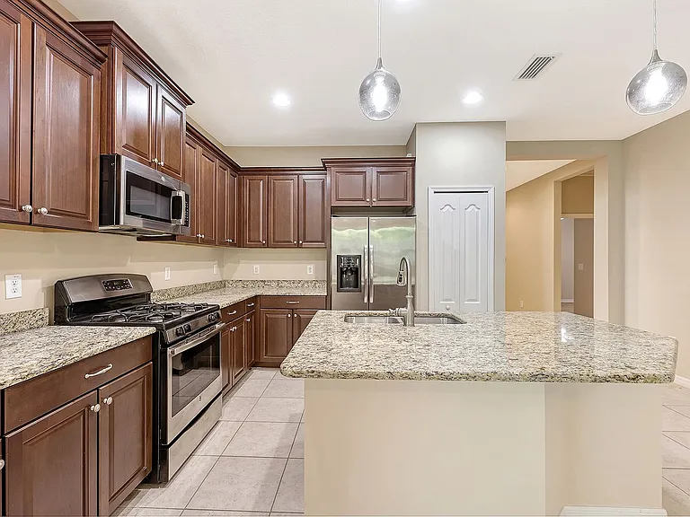 4904 Maymont Park Cir — Photo 9
