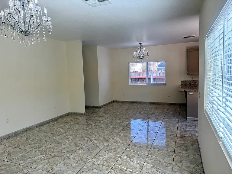1561 Rebecca Ln — Photo 13