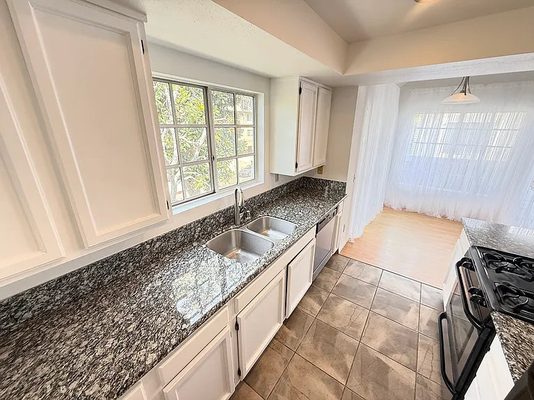 920 N Alfred St #201 — Photo 17