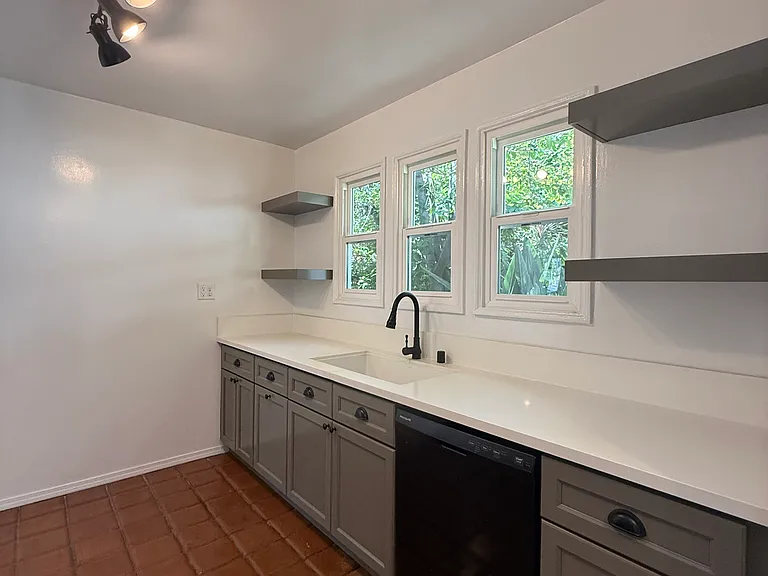 2153 Valentine St #2153 — Photo 4