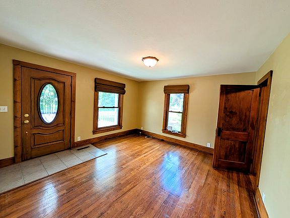 4th image of 509 W Robinson St