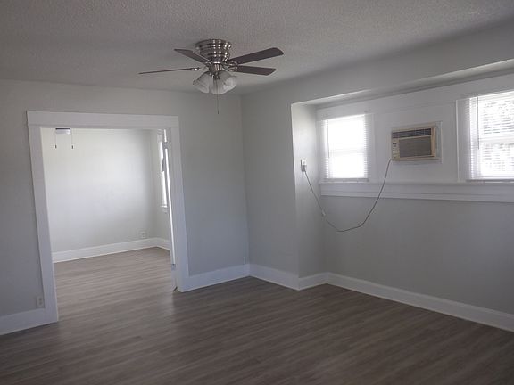 4th image of 692 N Mountain View Ave