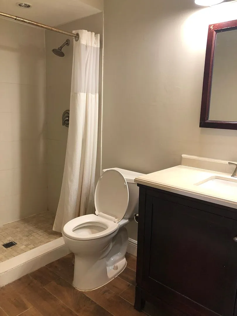 Bayside Manor — Photo 2