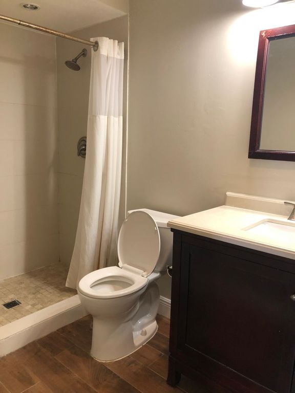 2205 SE 7th St APT 9, photo 2