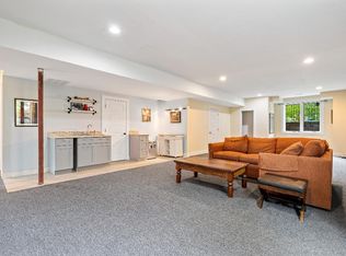 2001 McDaniel Ave, Evanston, IL 60201